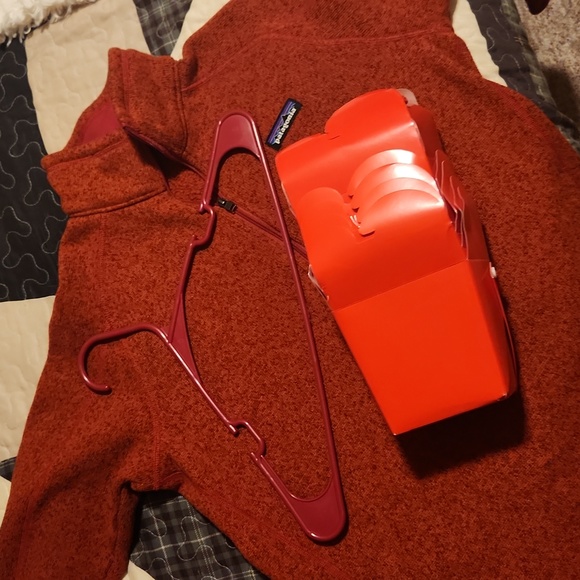 Patagonia ladies size Large, red pull over, fleece lined. - Picture 5 of 6